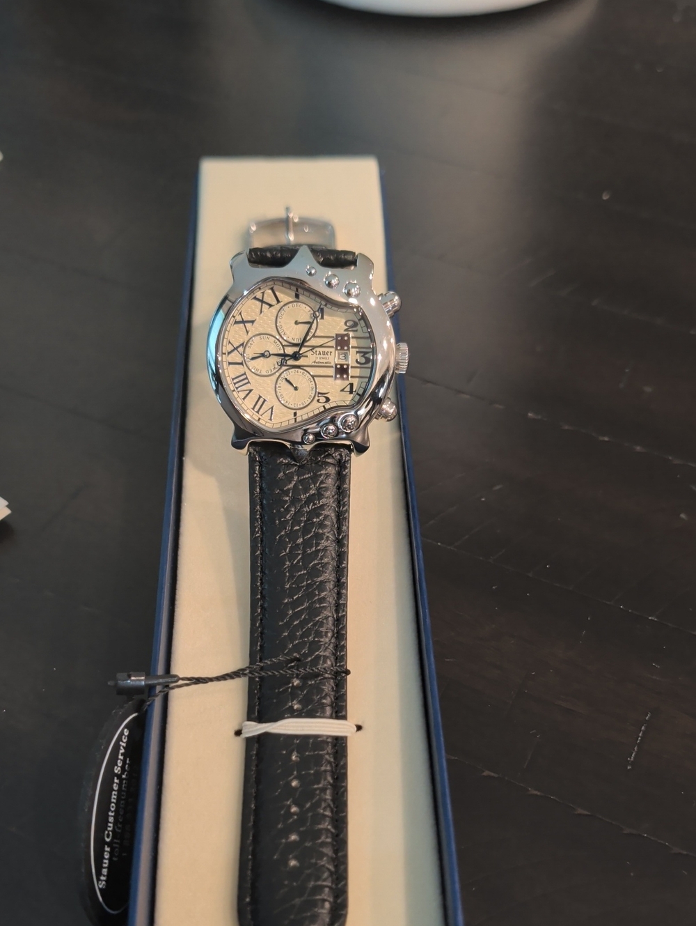 Classic Leather-Strap Watch Display Box in Cream and Black
